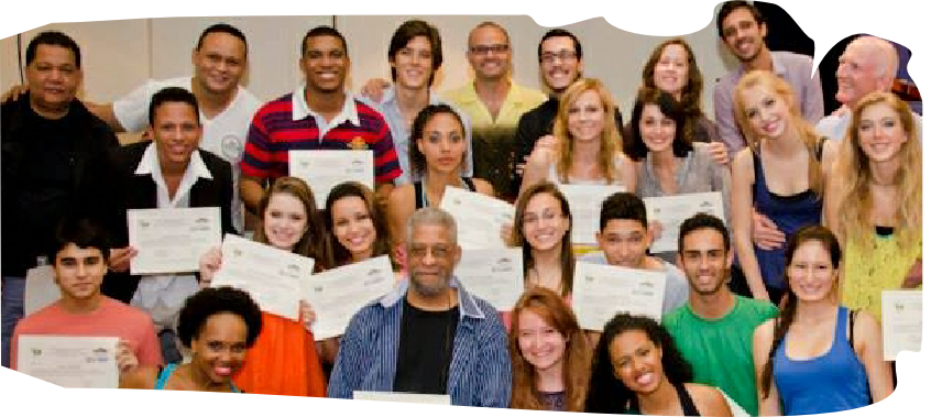 Group of students holding certificates at an Arte Transforma program.